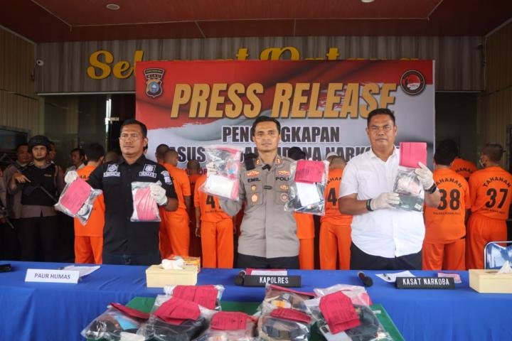 Polres Rohul Amankan 45 Tersangka Narkoba Jenis Sabu dan Ganja, Kapolres: Polri Terlibat Dipecat!