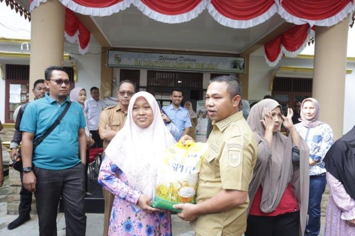 Usai Cek Harga Bahan Pokok, Gubri Abdul Wahid Gelar Pasar Murah di Tampan