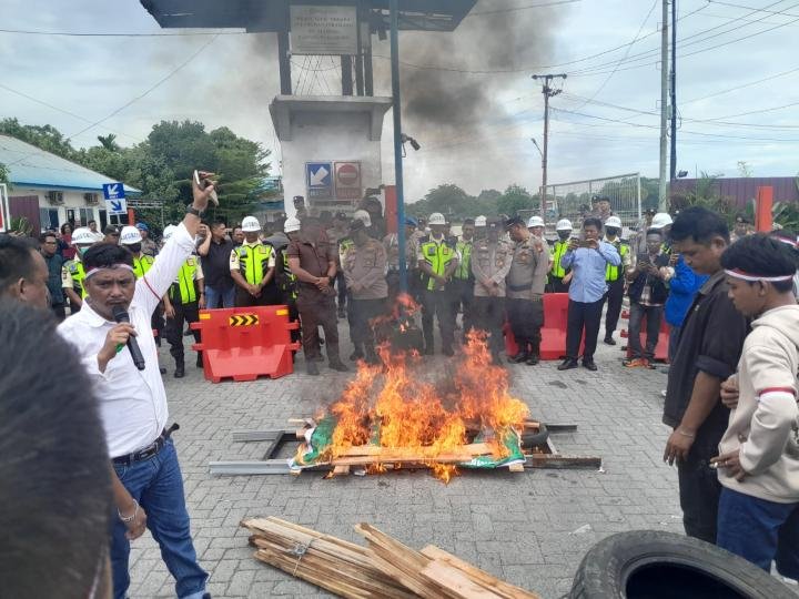 Bakar Keranda, Massa Desak Pelindo Perawang Diaudit
