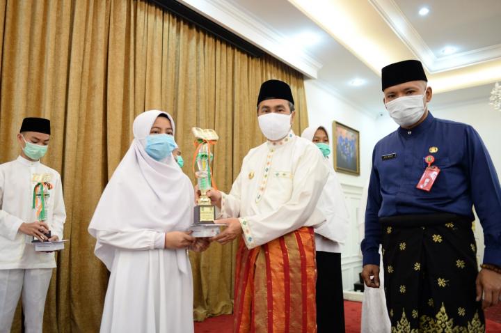 Membanggakan 12 Siswa Menang Program Tahfidz Quran Tingkat SMA/ SMK se-Riau