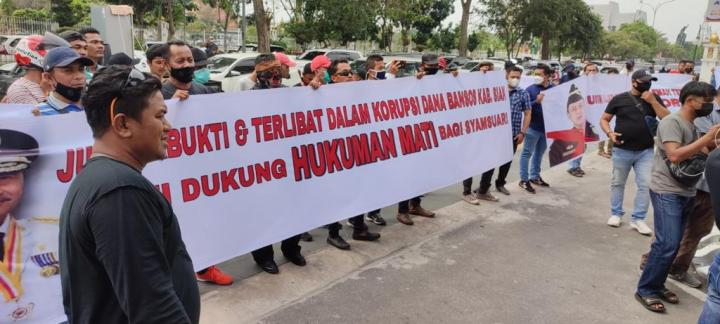 Dinilai Lemah Tangani Korupsi, Mahasiswa Minta Kajati Riau Mundur