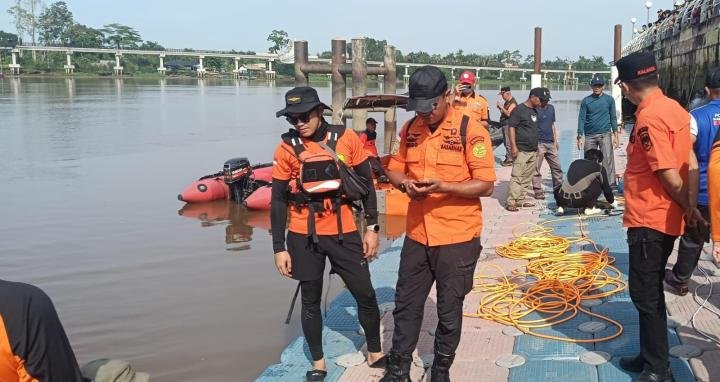 Bocah Tenggelam di Sungai Siak Belum Ditemukan, Tim Gabungan Masih Lakukan Pencarian