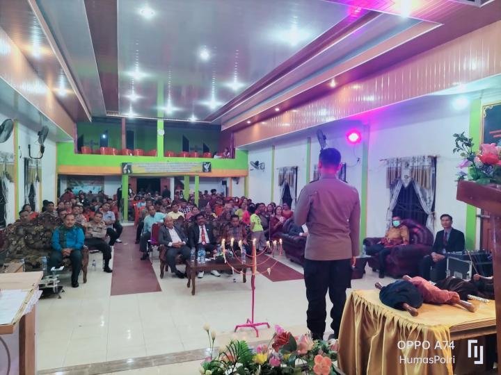 Polsek Kandis Sambangi Jemaat Gereja dan Beri Pesan Pilkada Damai