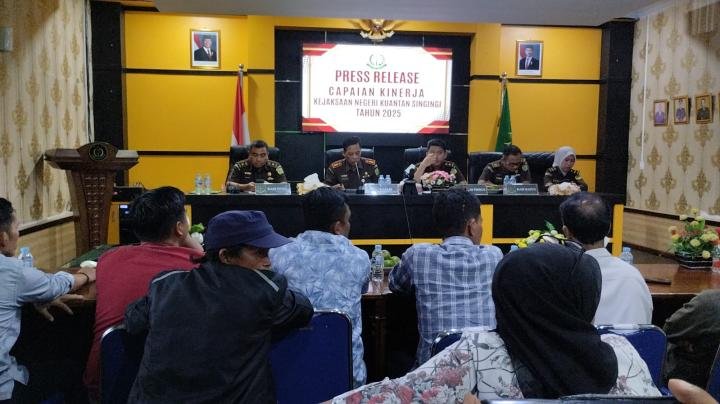 Kejari Kuansing Ekspose Akhir Tahun 2025, Dugaan Korupsi Alkes Rapid Tes Covid 19 Masih Bergulir