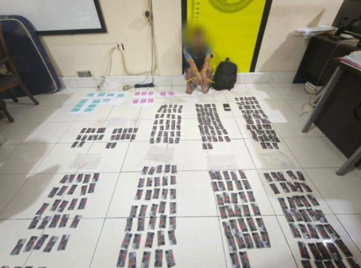 Kurir dan Pengendali 933 Butir Pil Ekstasi-300 Bungkus Etomidate Cair Ditangkap Polda Riau 