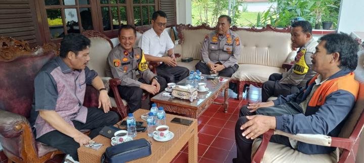 Polsek Pekanbaru Kota Ajak Jemaat Gereja HKBP Tak Terpecah Belah Karena Berbeda Pilihan