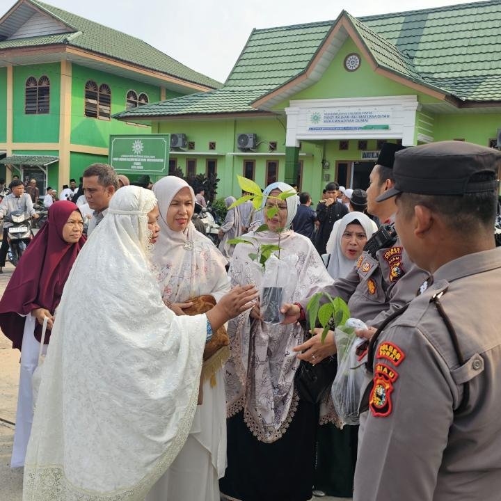 Lebaran Tahun Ini Polres Dumai Bagi-bagi "THR Hijau" 
