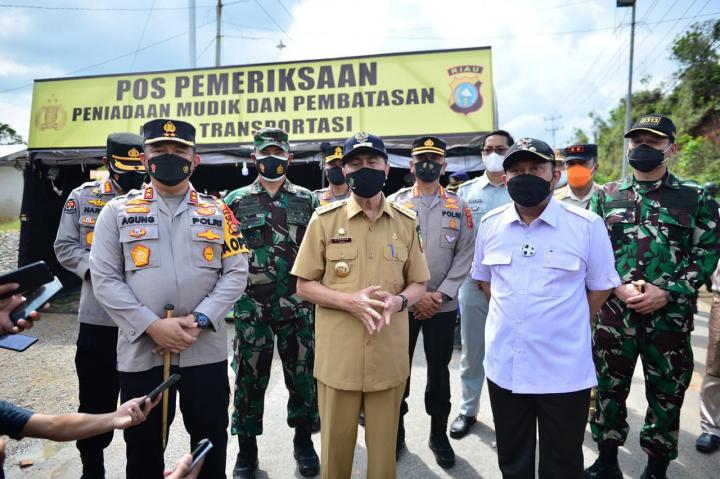Gubri Tinjau Pos Larangan Mudik di Perbatasan Riau-Sumbar