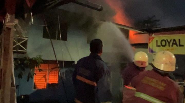 Diduga Akibat Korsleting Listrik, 4 Rumah di Rumbai Terbakar