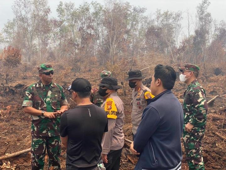Danrem 031/Wira Bima Tinjau Pemadaman Karhutla di Dumai, Ini Penegasannya