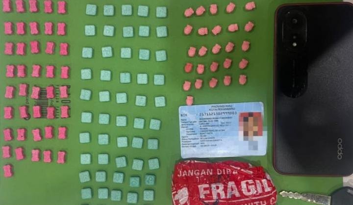 Polresta Pekanbaru Ciduk Pengedar 122 Butir Ekstasi di Parkir Hotel Disaksikan Ketua RT