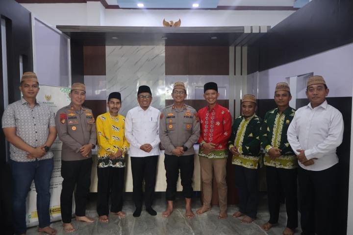 Kapolres Pelalawan Didampingi Kasat Polairud Sambangi Baznas, Perkuat Sinergi 