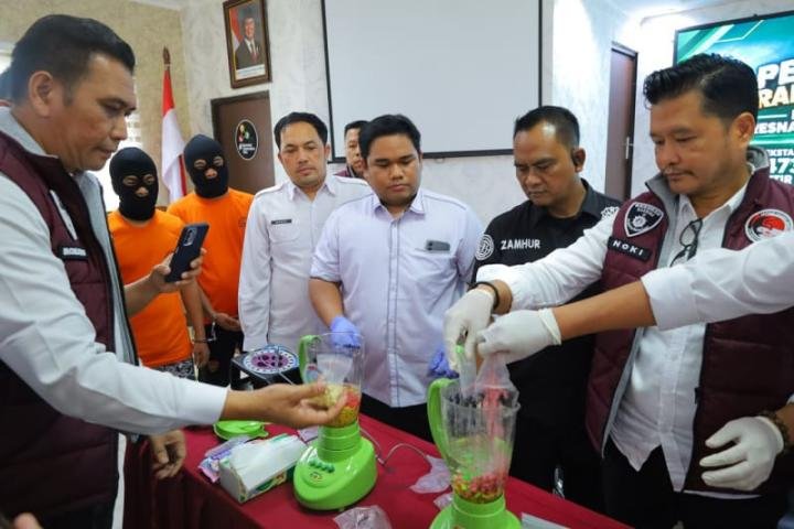 1.473 Butir Ekstasi, Sabu dan Cartridge Etomidate Dimusnahkan di Hadapan Tersangka 