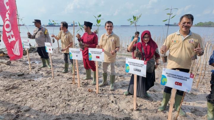 Sinergi Bagi Negeri, Capella Honda Tanam 1.500 Batang Mangrove di Pelabuhan Dumai