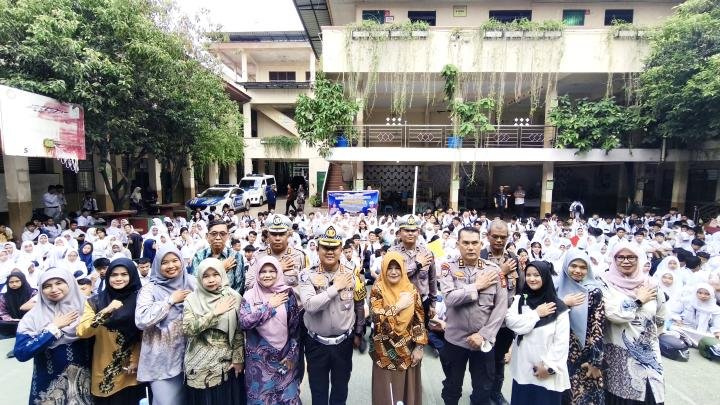 Polda Riau Gencarkan Edukasi Tertib Lalu Lintas-Peduli Lingkungan ke Sekolah dan Masyarakat