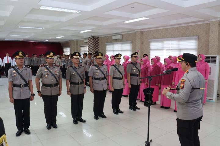 Kapolresta Pimpin Upacara Sertijab, Tiga Kapolsek di Pekanbaru Diganti
