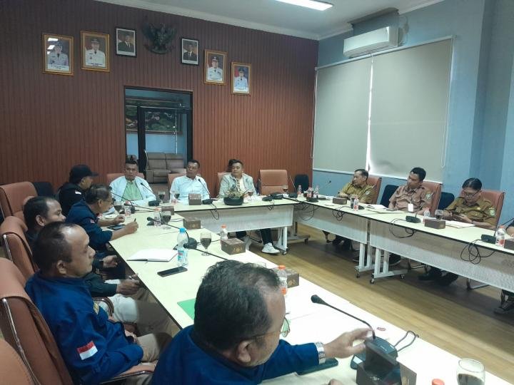 Komisi 4 Minta Disnaker Siak Buat Imbauan PT IKPP Wajibkan Mitra Kerja Gunakan Bus, Upah Sesuai UMK