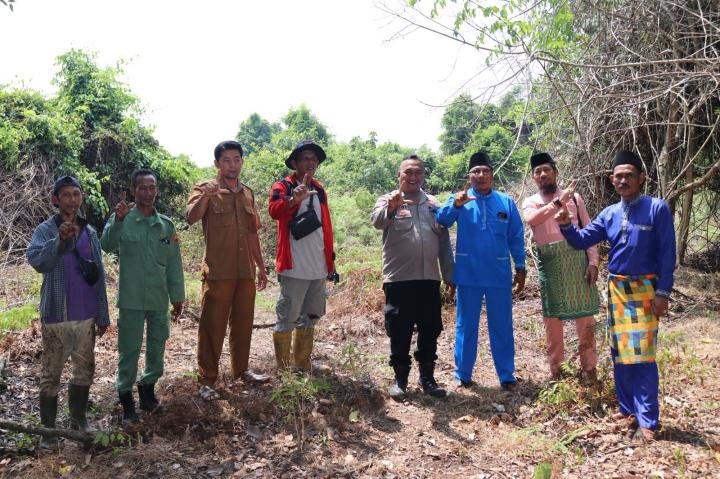 Bhabinkamtibmas Polsek Rupat Bersama Pemdes dan MPA Gencarkan Patroli Karhutla