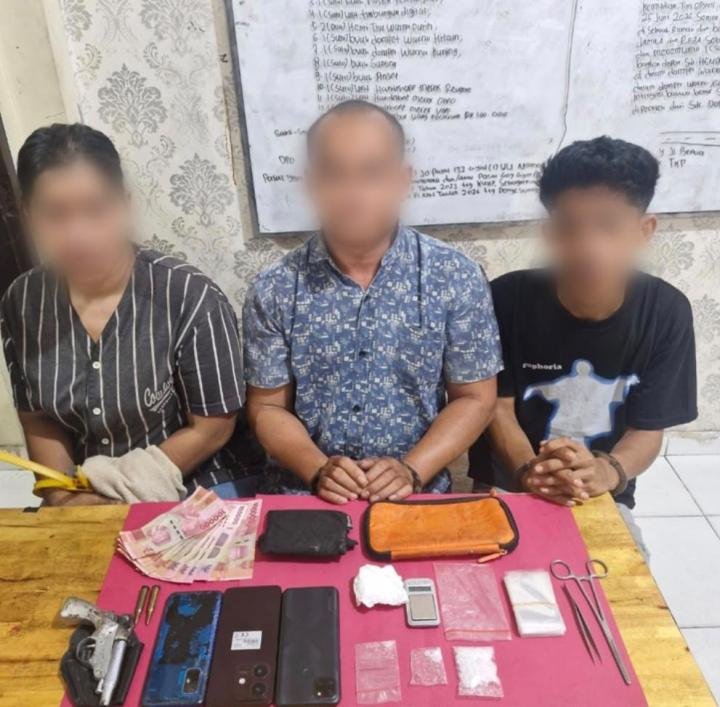 Polisi Sita Senpi Rakitan saat Penangkapan Bandar dan Kurir Sabu di Siak