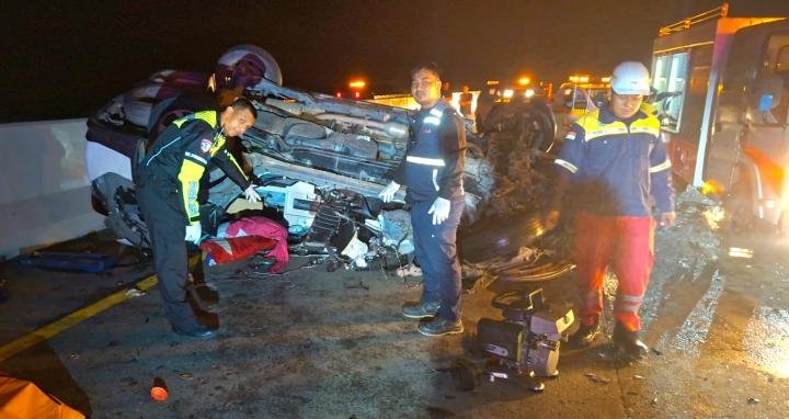 3 Penumpang Tewas Usai Ambulans Tabrak Trailer di Tol Permai, Salah Seorangnya Perawat