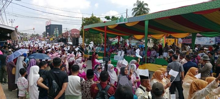 Ribuan Peserta Pawai Taaruf MTQ Ke 44 Provinsi Riau Hebohkan Kota Teluk Kuantan