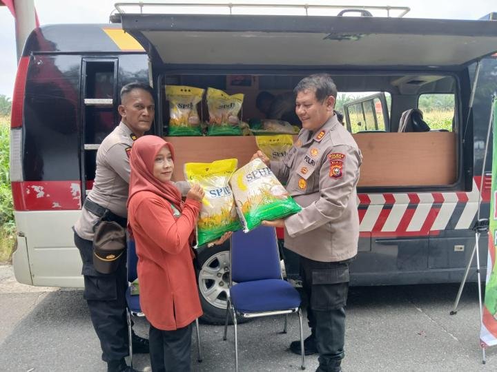 Kapolsek Kampar Hadiri Langsung Panen Raya Jagung Serentak dan Gerakan Pangan Murah