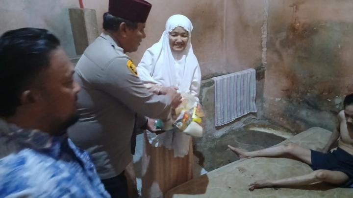 Hadir di Tengah Masyarakat, Kapolsek Kampar Pimpin Jumat Barokah di Desa Tanjung Rambutan