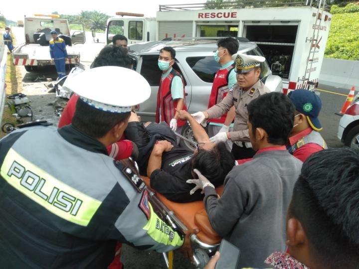 IRT Meninggal di Tempat, Suami dan Dua Anaknya Luka Berat