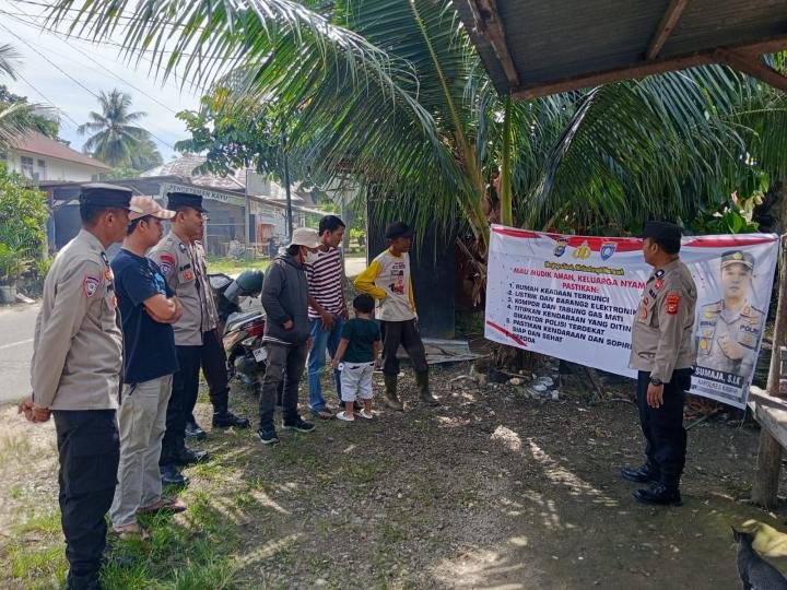 Sosialisasikan Keselamatan Mudik Lebaran di Sejumlah Desa, Polres Kampar Sambangi Warga