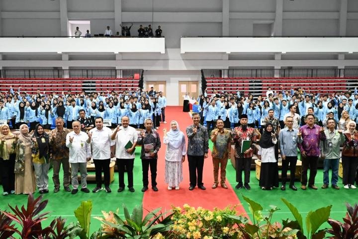 Pj Setdaprov Riau Lepas 1.708 Mahasiswa Kukerta Unri, Dorong Peserta Bawa Perubahan Positif