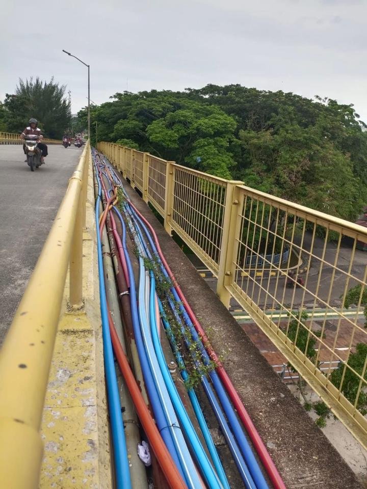 Kabel Semrawut di Jembatan Siak I, DPRD Pekanbaru: Hak Pejalan Kaki Dirampas