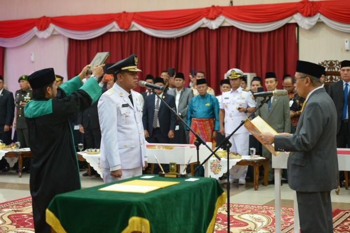 Pesan Gubri ke Suhardiman Amby Usai Resmi Jabat Bupati Kuansing