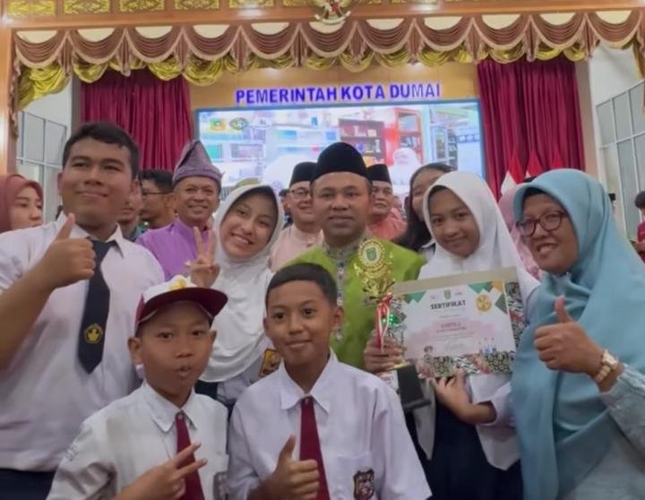 Memperkenalkan Program KEJAR, Gubernur Riau Dorong Budaya Menabung Sejak Dini ke Pelajar