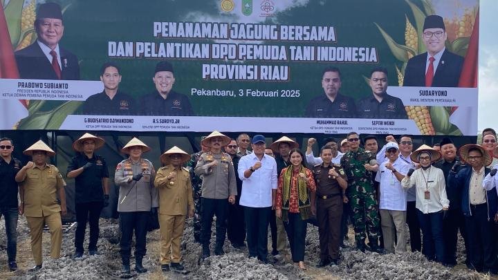 Wamentan RI Tanam Jagung dan Cabai di Pekanbaru, Dorong Ketahanan Pangan Nasional