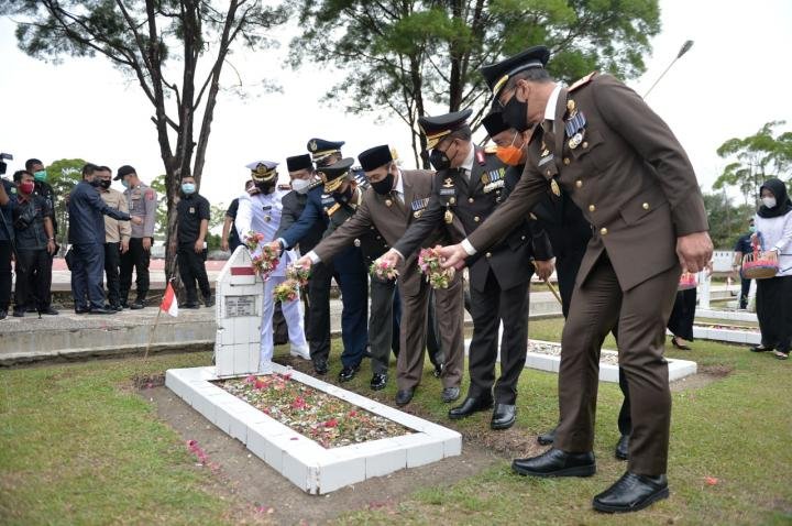 Gubernur Riau Pertama SM Amin Jadi Pahlawan Nasional