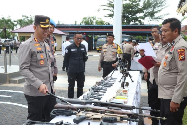 Tingkatkan Kedisiplinan, Kapolres Inhu Cek Senjata Api Anggota