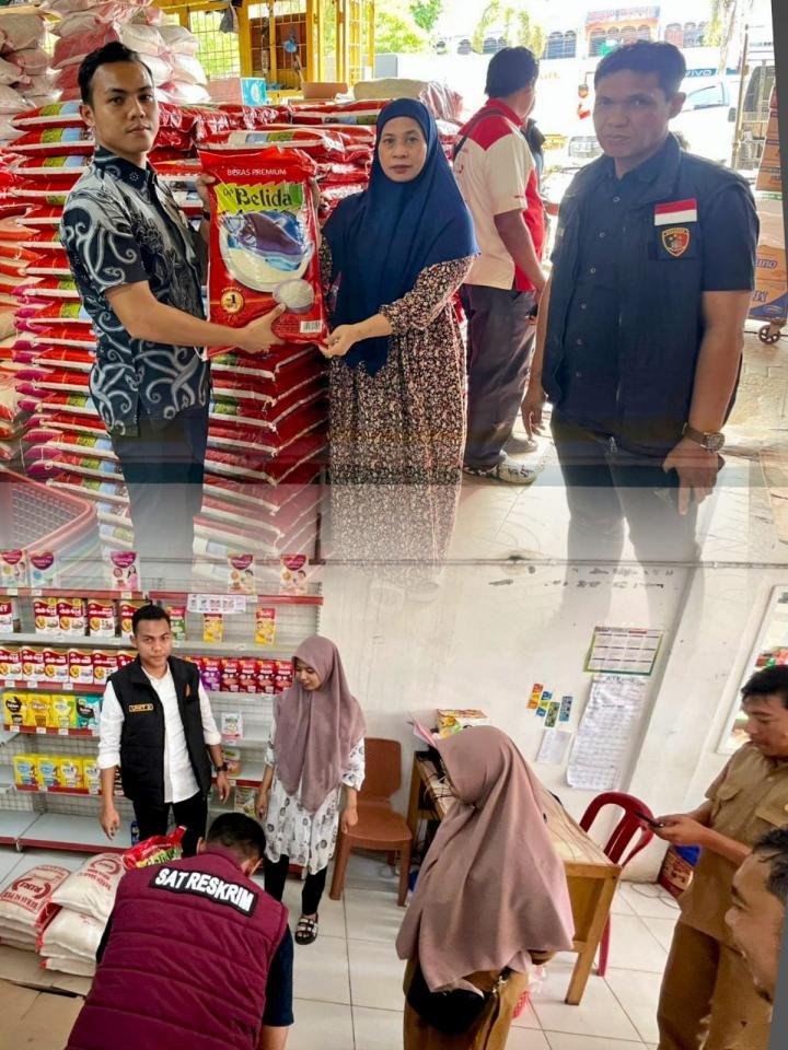 Pastikan Sesuai HET, Satreskrim Polres Pelalawan Bersama Tim Gabungan Turun Cek Harga Beras 