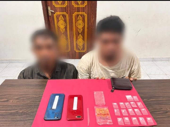 Polda Riau Sergap Dua Pria Transaksi Narkoba di Gubuk, Sita 17 Paket Sabu 