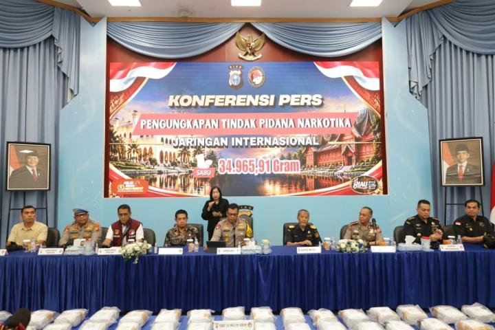 Polda Riau Gagalkan Penyelundupan 35 Kg Sabu Jaringan Internasional yang Libatkan Lima Tersangka