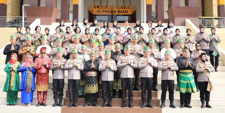 Bertanjak dan Selempang Setiap Jumat, Komitmen Polda Riau Lestarikan Budaya Melayu