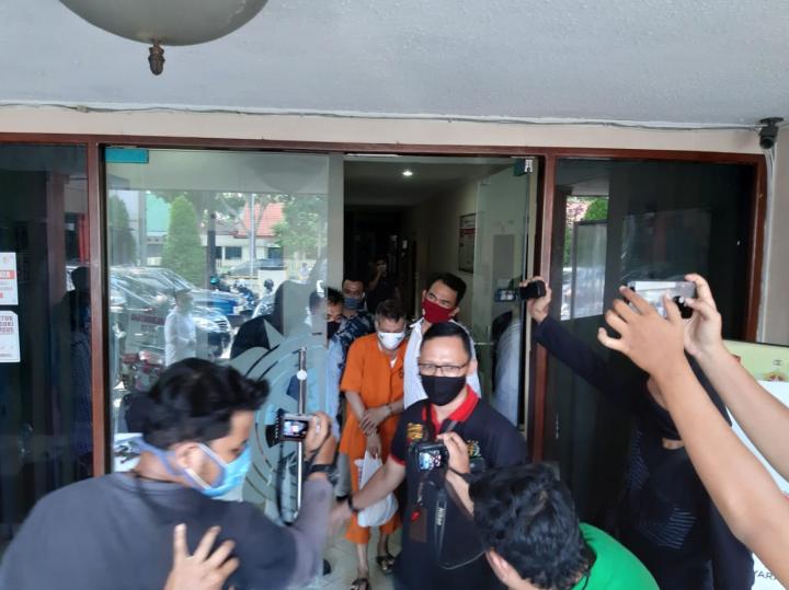 Jalani Tahap Dua, Wakil Bupati Bengkalis Non Aktif Diserahkan ke Jaksa 