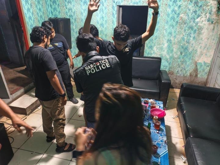 Razia Tempat Hiburan Malam di Desa Kinantan, Satres Narkoba Geledah Pengunjung