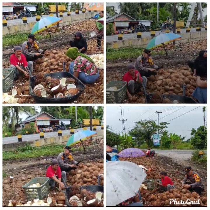 Samperi Ibu-ibu Pejuang Cuan Pembelah Kelapa, Kapolsek Tembilahan Hulu: Jangan Golput, ya Buk!