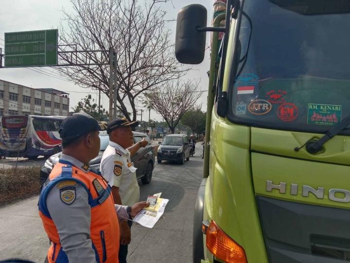 Razia Gabungan, Puluhan Truk ODOL Masuk Kota Dipaksa Putar Arah