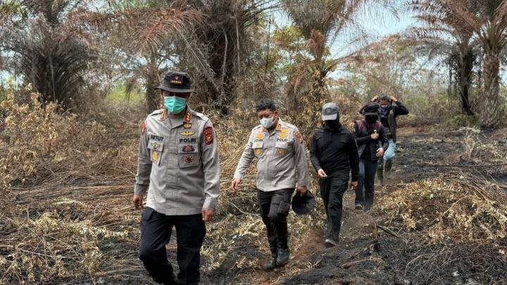 Dansat Brimob Polda Riau Turun ke Lokasi Karhutla, Pastikan Api Terkendali 