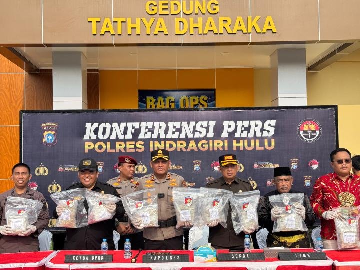 Honorer Kantor Pajak Dibekuk Polres Inhu, Sabu 8,5 Kg dan 19.410 Butir Pil Ekstasi Diamankan