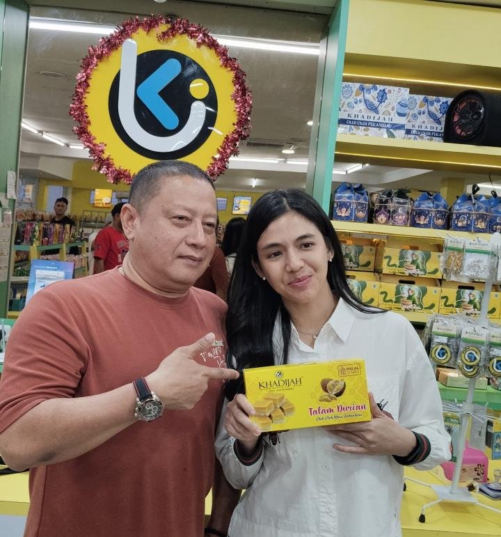 Performance di MP Club Pekanbaru, DJ Una Berburu Oleh-oleh di Khadijah 