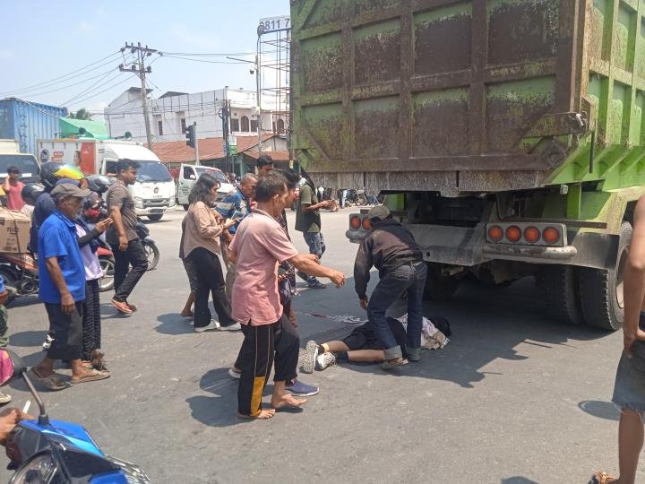 Mahasiswi Asal Sumbar Tewas di Kolong Truk Usai Bersenggolan di Simpang Panam