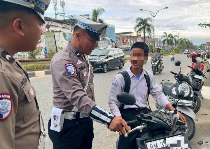 Belasan Pelajar Terjaring Operasi Patuh LK 2025 Polres Pelalawan