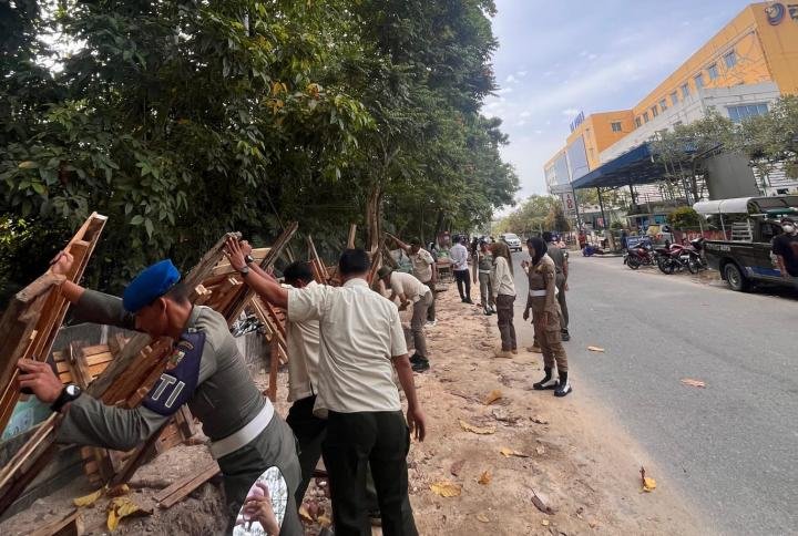 Membandel, Bangunan Liar di Sekitar RS Prima Pekanbaru Kembali Dibongkar